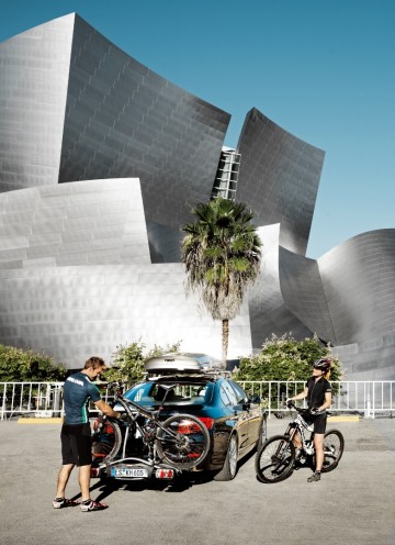 Thulelsbikeeurowayg2parkedcarcity01922020920020612801